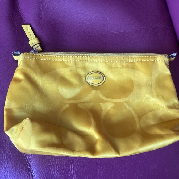 COACH GETAWAY SIGNATURE NYLON COSMETIC POUCH F77382 BRIGHT YELLOW - Picture 1 of 4
